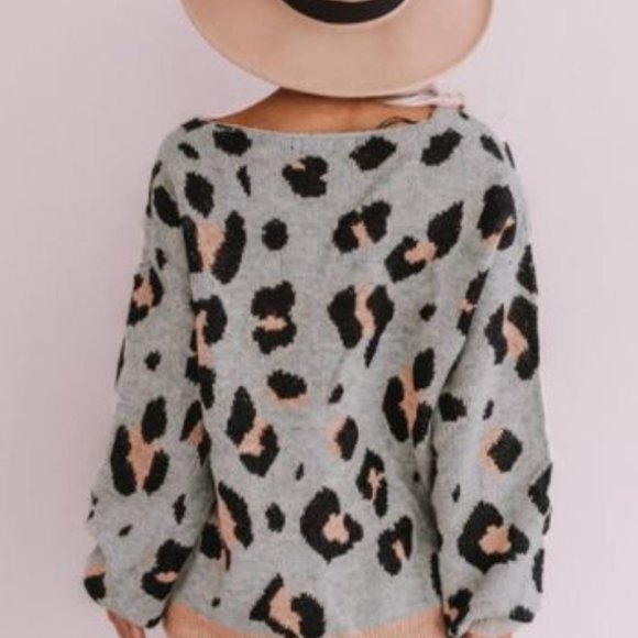 Gray V-neck Leopard Print Sweater - Picture 2 of 3